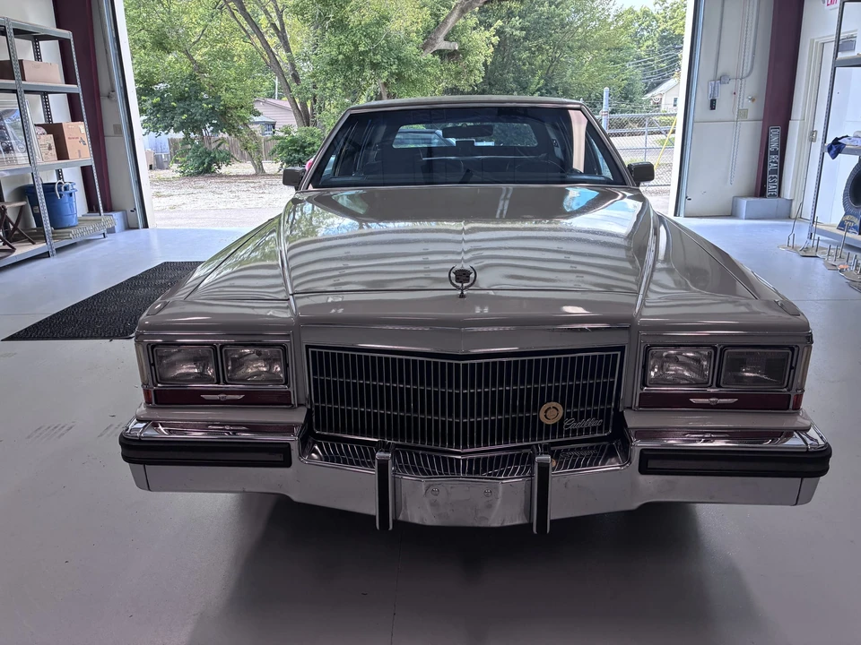 1989 Cadillac Brougham - Image 9 of 31