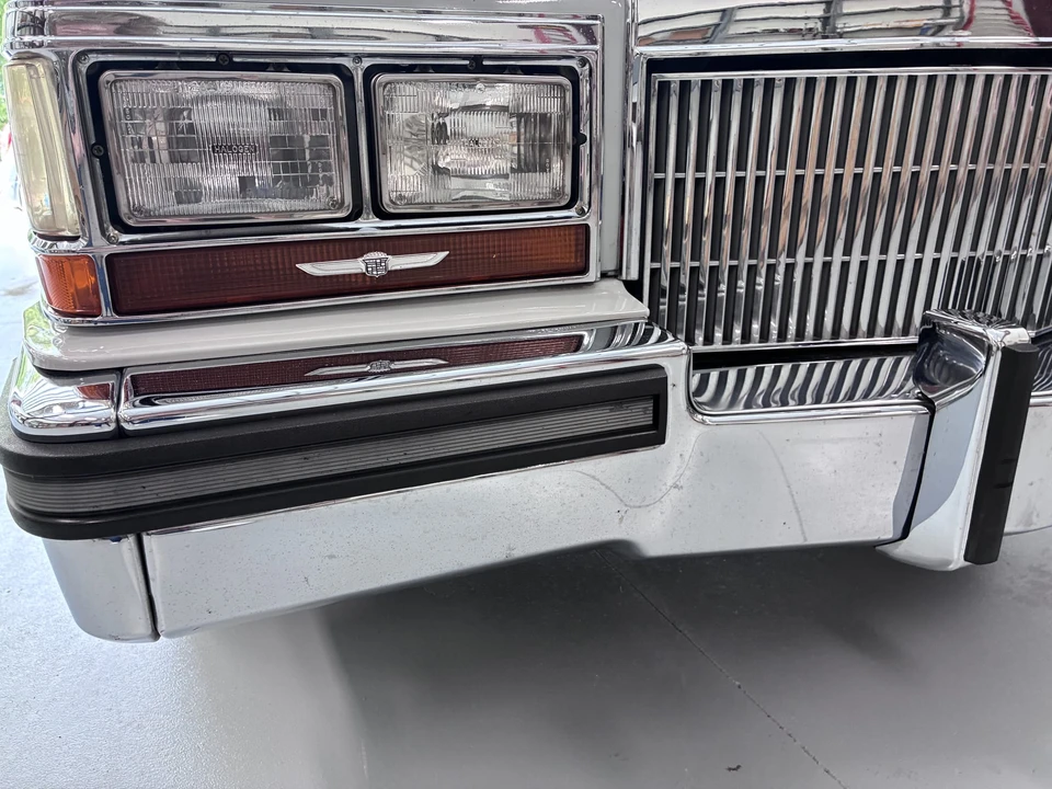 1989 Cadillac Brougham - Image 12 of 31