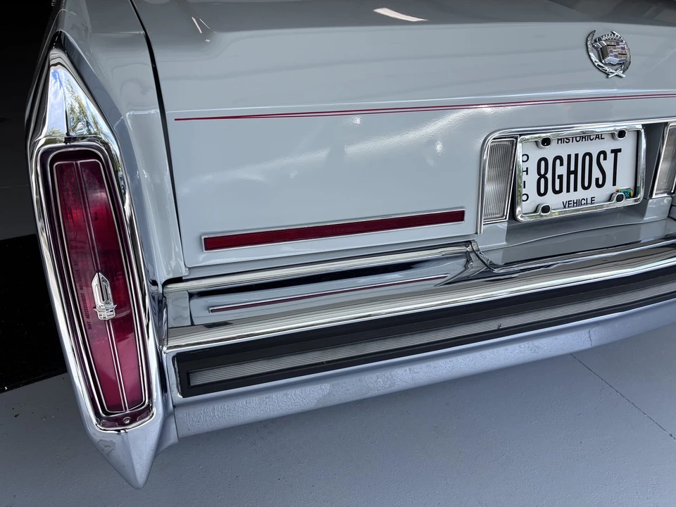 1989 Cadillac Brougham - Image 26 of 31