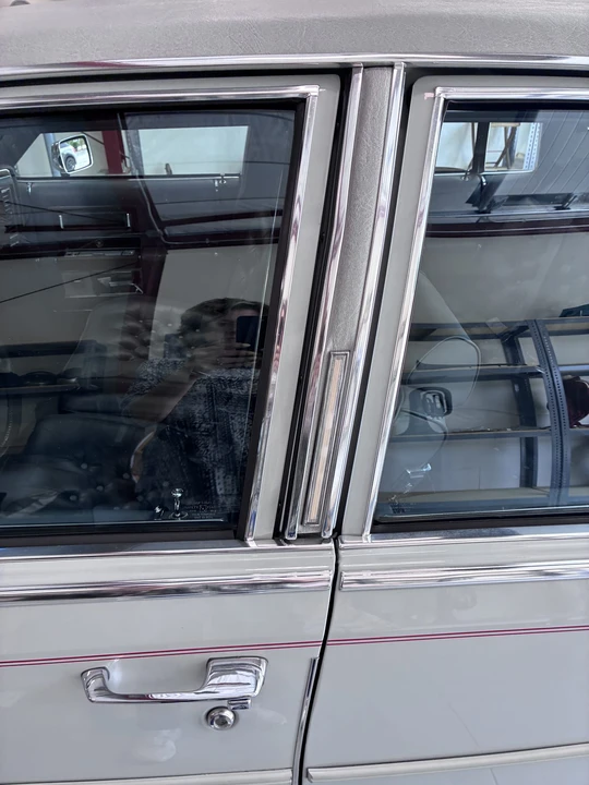 1989 Cadillac Brougham - Image 19 of 31