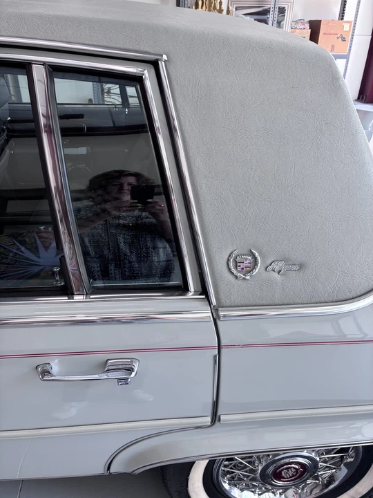 1989 Cadillac Brougham - Image 21 of 31