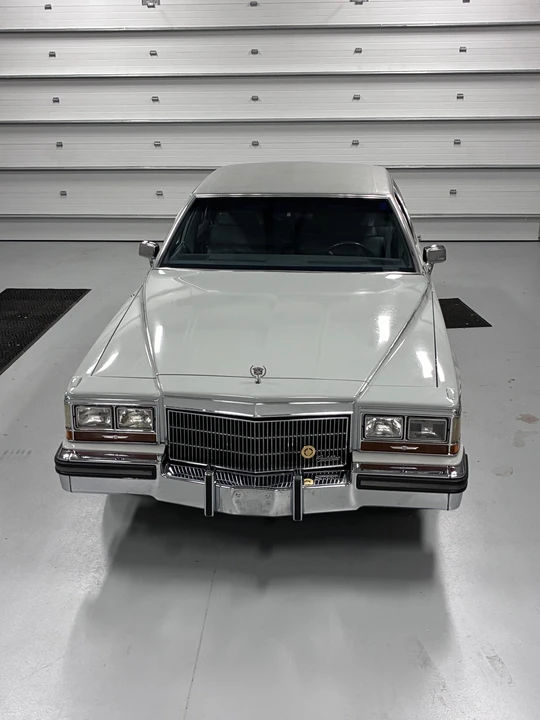1989 Cadillac Brougham - Image 8 of 31