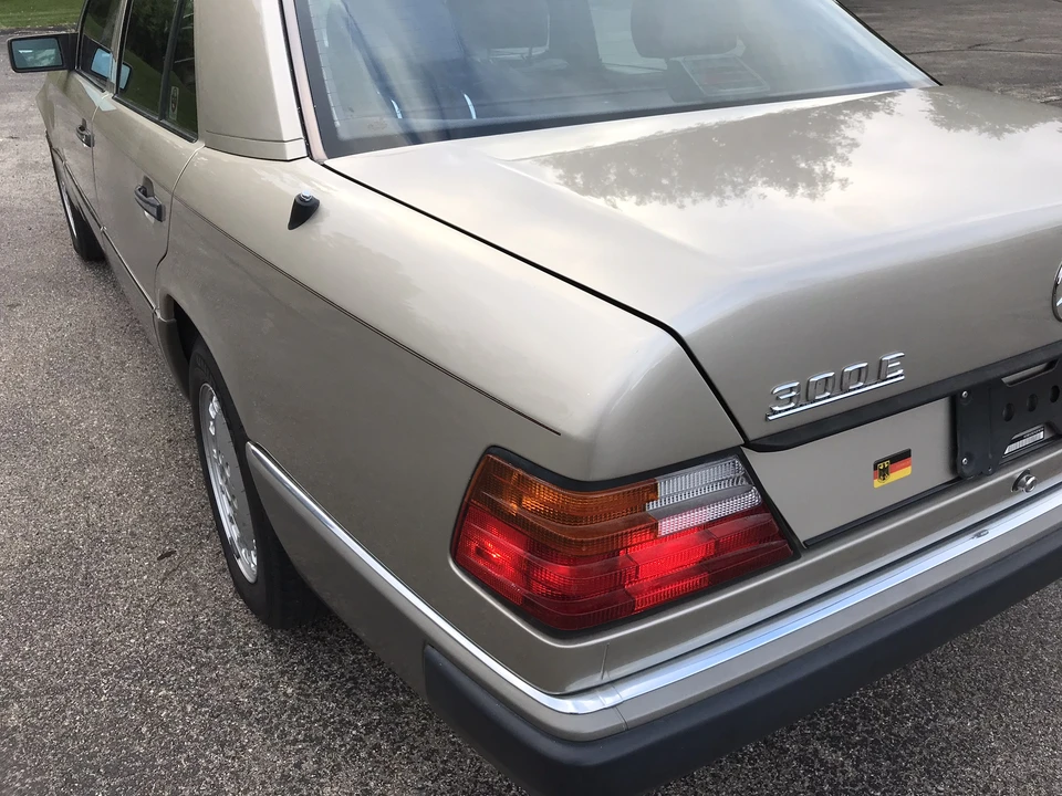 1990 Mercedes-Benz W124 E-Class - Image 23 of 31