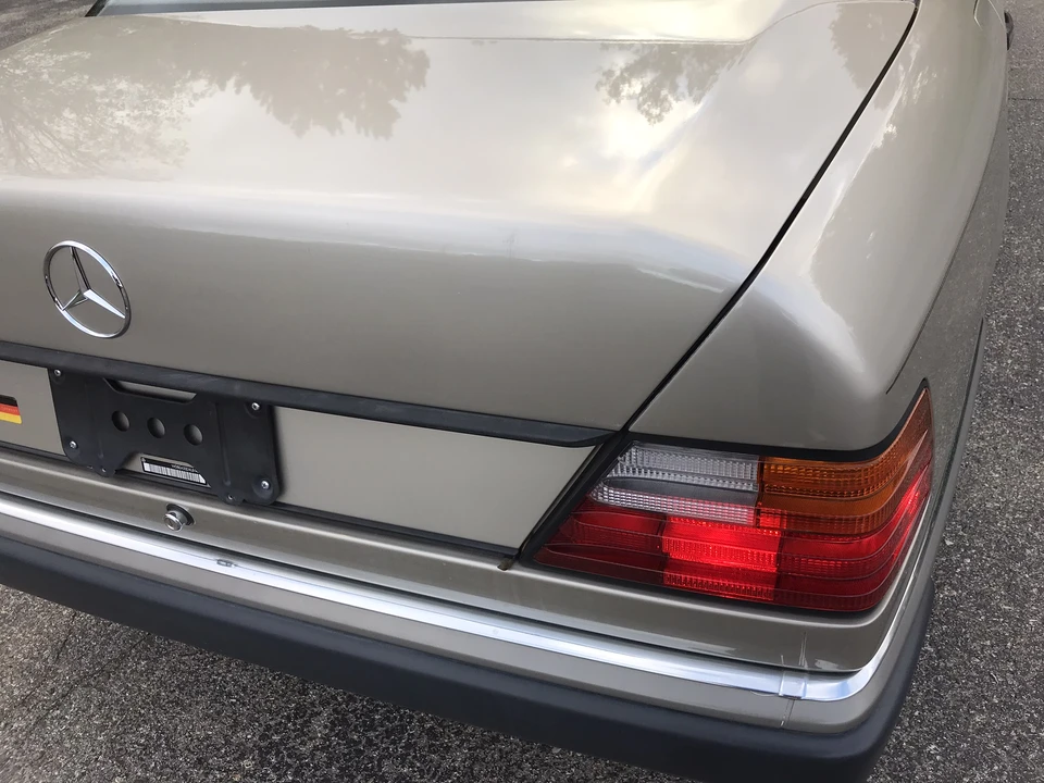 1990 Mercedes-Benz W124 E-Class - Image 24 of 31