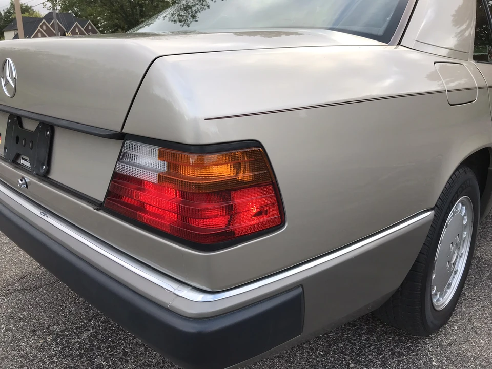 1990 Mercedes-Benz W124 E-Class - Image 25 of 31