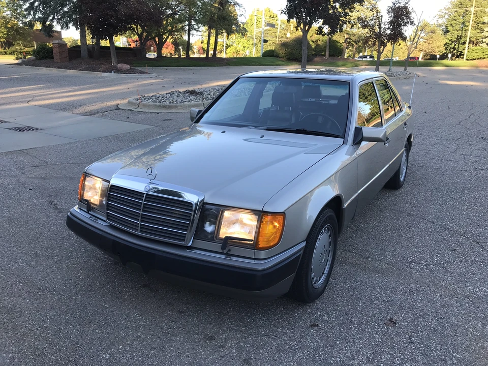 1990 Mercedes-Benz W124 E-Class - Image 2 of 31