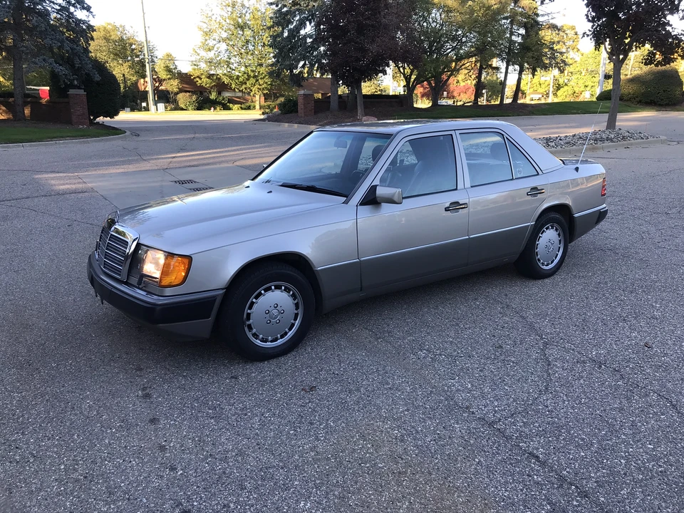 1990 Mercedes-Benz W124 E-Class - Image 16 of 31