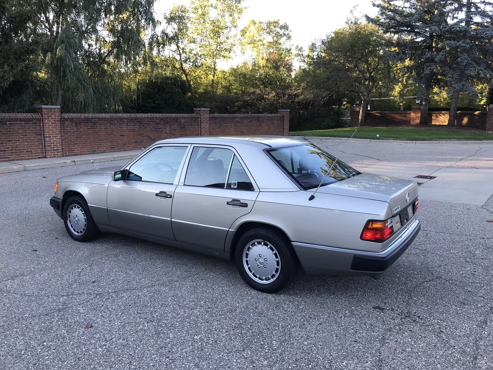 1990 Mercedes-Benz W124 E-Class - Image 14 of 31