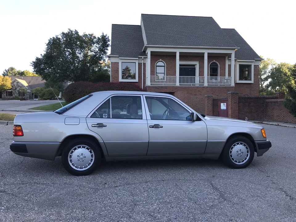 1990 Mercedes-Benz W124 E-Class - Image 8 of 31
