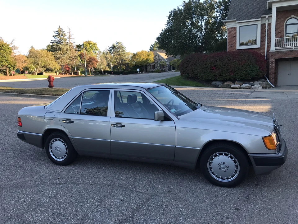 1990 Mercedes-Benz W124 E-Class - Image 6 of 31