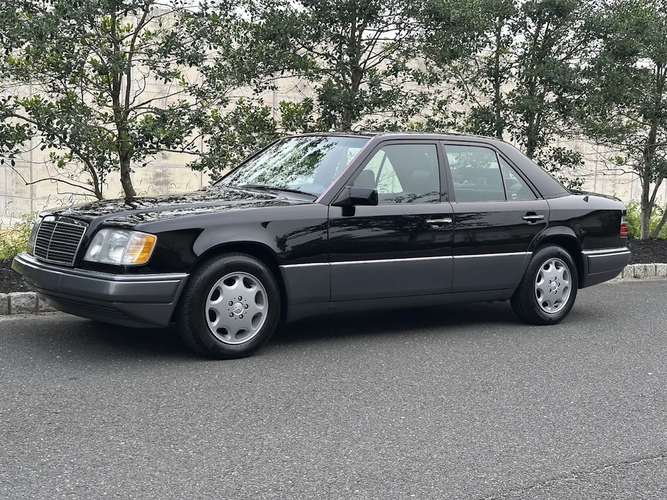 1994 Mercedes-Benz W124 E-Class - Image 2 of 31