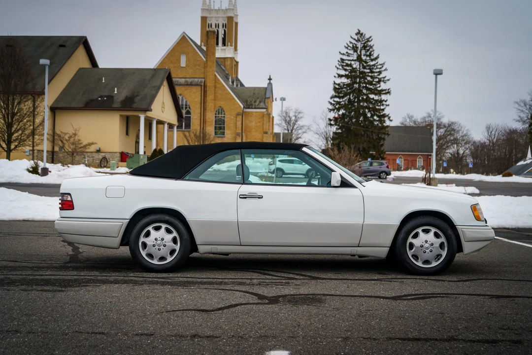 1995 Mercedes-Benz W124 E-Class - Image 12 of 31