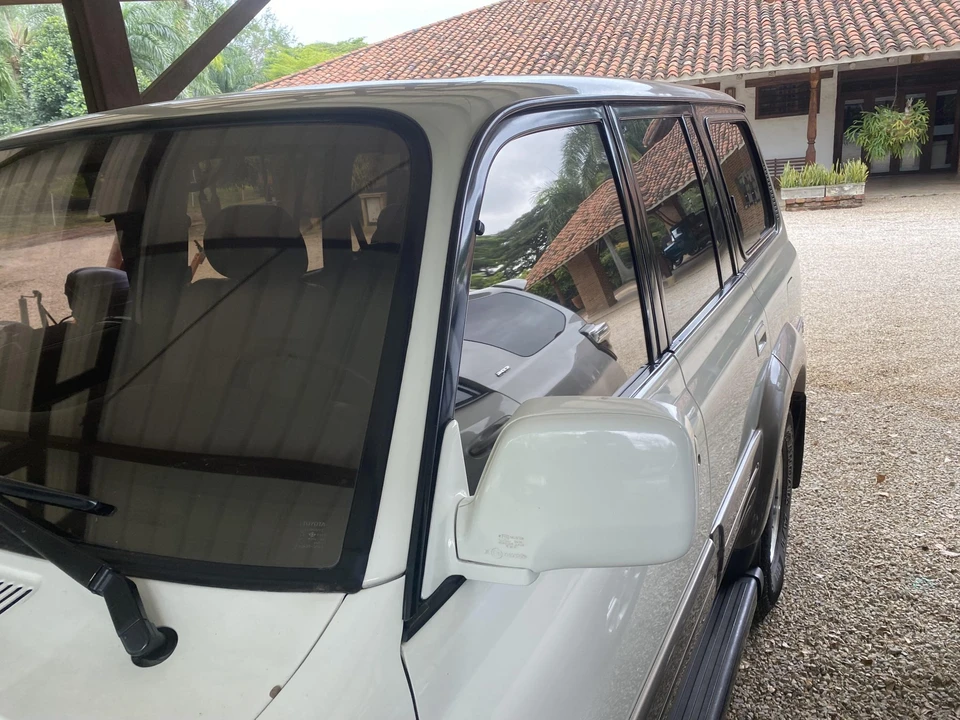 1996 Lexus LX 1st Gen - Image 13 of 31
