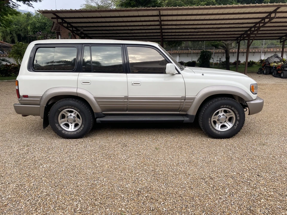1996 Lexus LX 1st Gen - Image 4 of 31