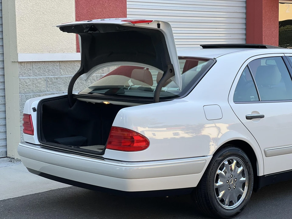 1996 Mercedes-Benz W210 E-Class - Image 24 of 31