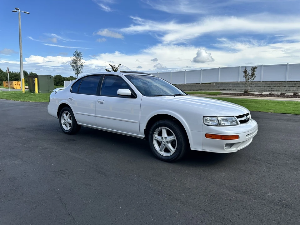 1997 Nissan Maxima 4th Gen - Image 16 of 31