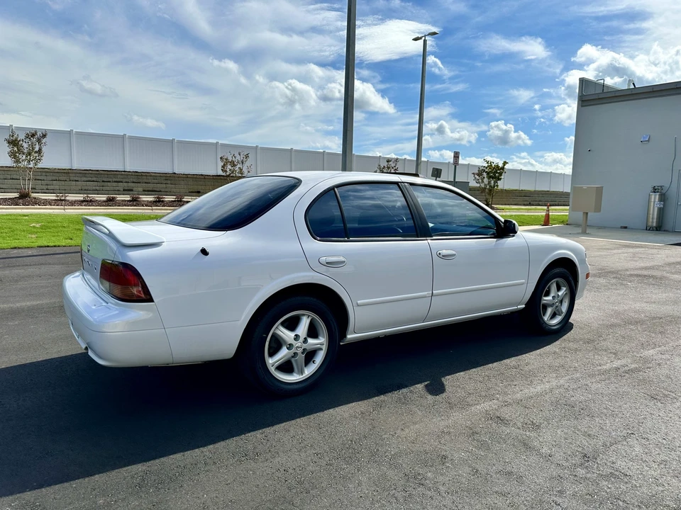 1997 Nissan Maxima 4th Gen - Image 13 of 31