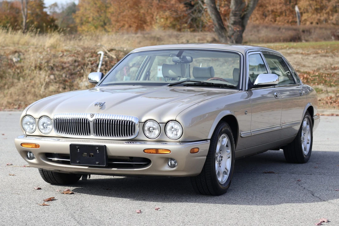 2001 Jaguar X308 XJ - Image 2 of 31