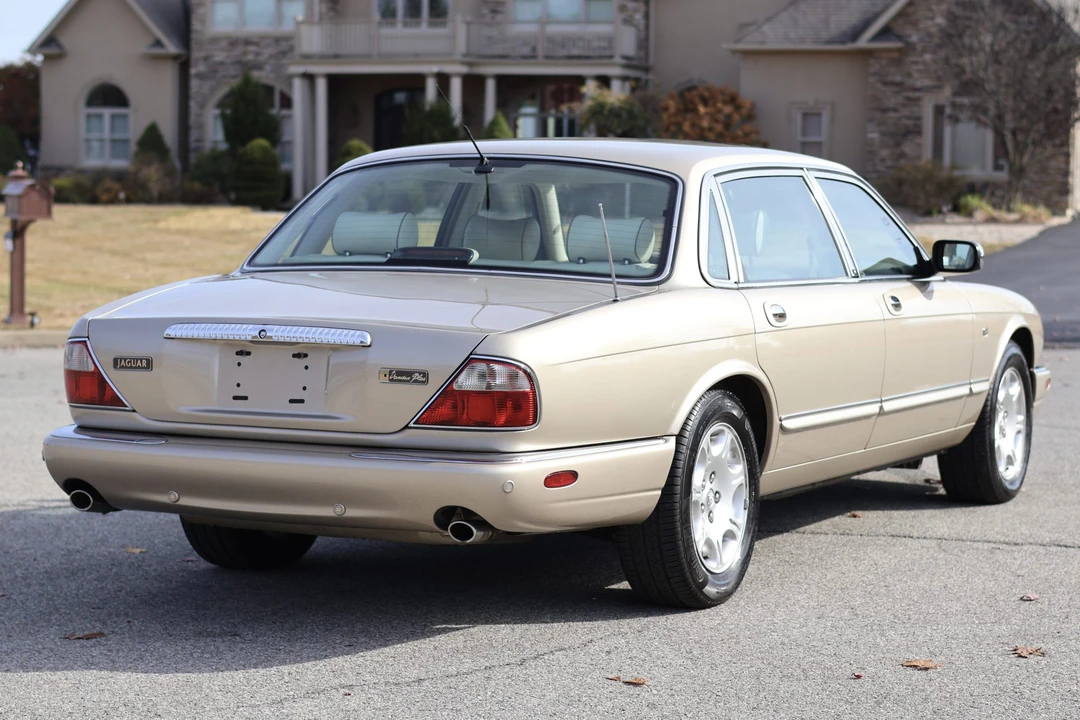 2001 Jaguar X308 XJ - Image 10 of 31