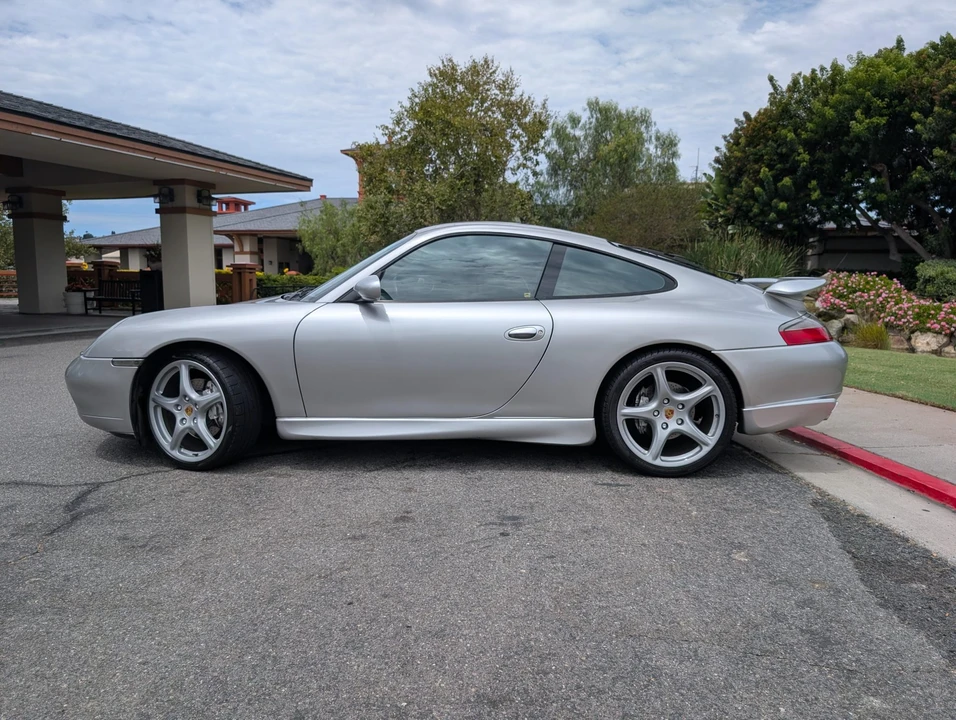 2001 Porsche 996 Carrera 4 - Image 4 of 31
