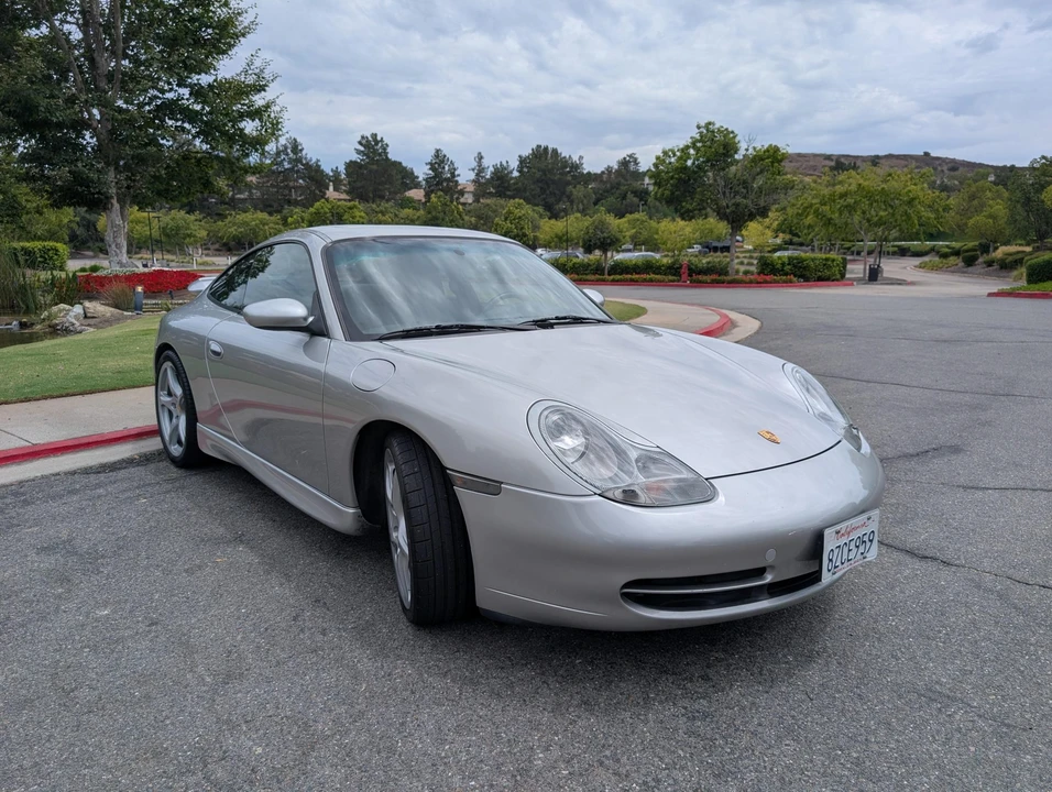 2001 Porsche 996 Carrera 4 - Image 9 of 31