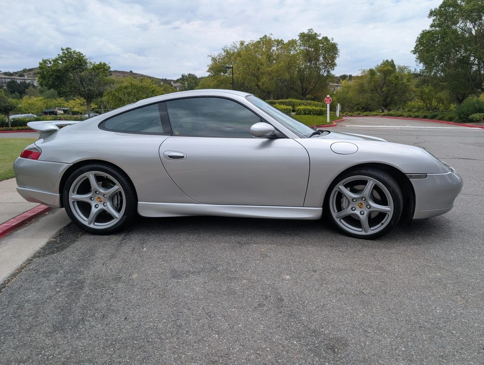 2001 Porsche 996 Carrera 4 - Image 8 of 31