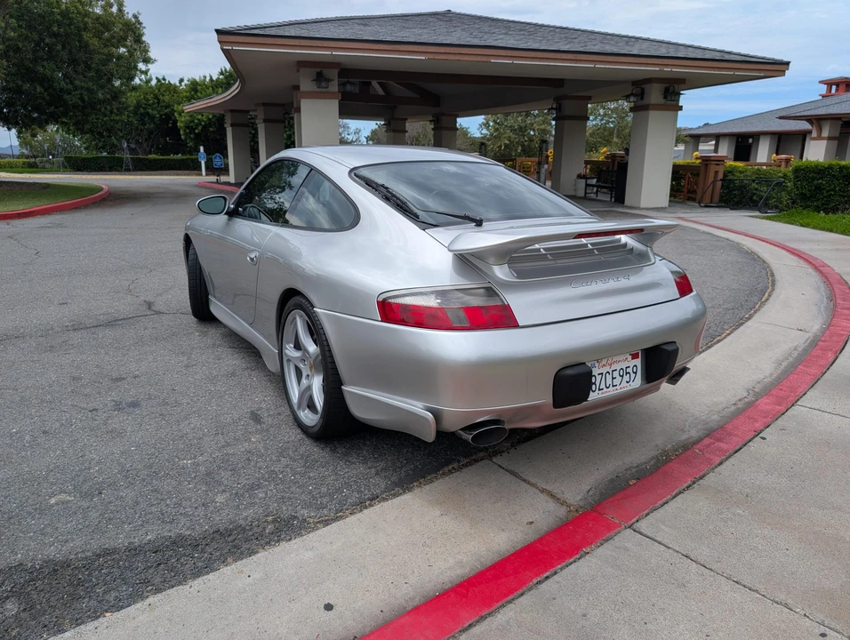 2001 Porsche 996 Carrera 4 - Image 5 of 31