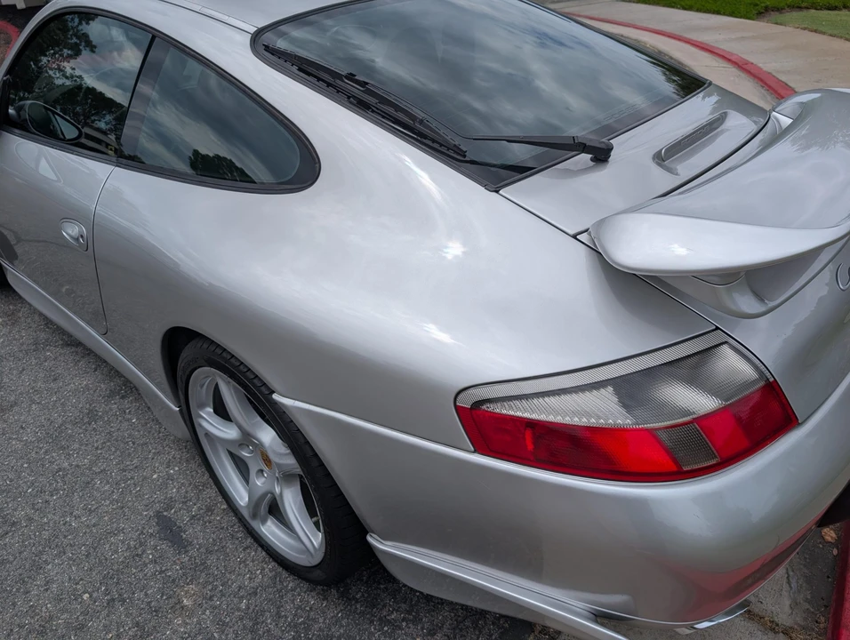 2001 Porsche 996 Carrera 4 - Image 16 of 31