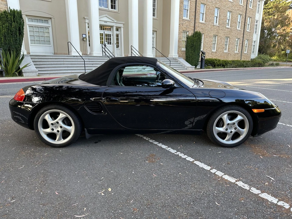 2001 Porsche 986 Boxster - Image 8 of 31