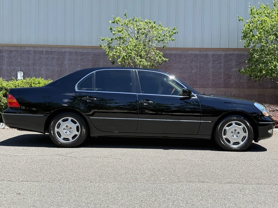 2002 Lexus LS 3rd Gen - Image 16 of 31