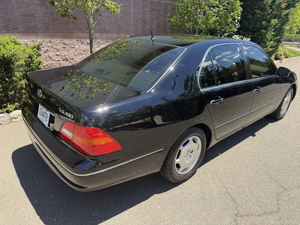 2002 Lexus LS 3rd Gen - Image 17 of 31