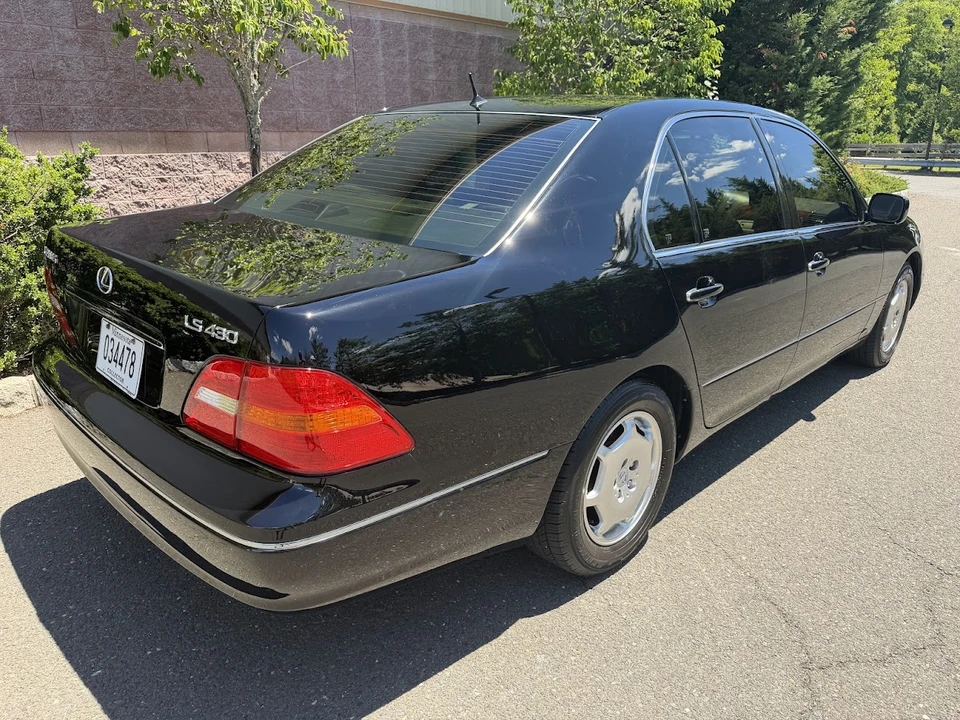 2002 Lexus LS 3rd Gen - Image 18 of 31