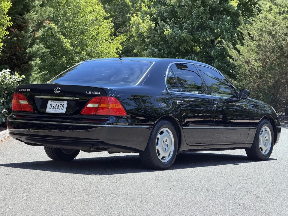 2002 Lexus LS 3rd Gen - Image 21 of 31