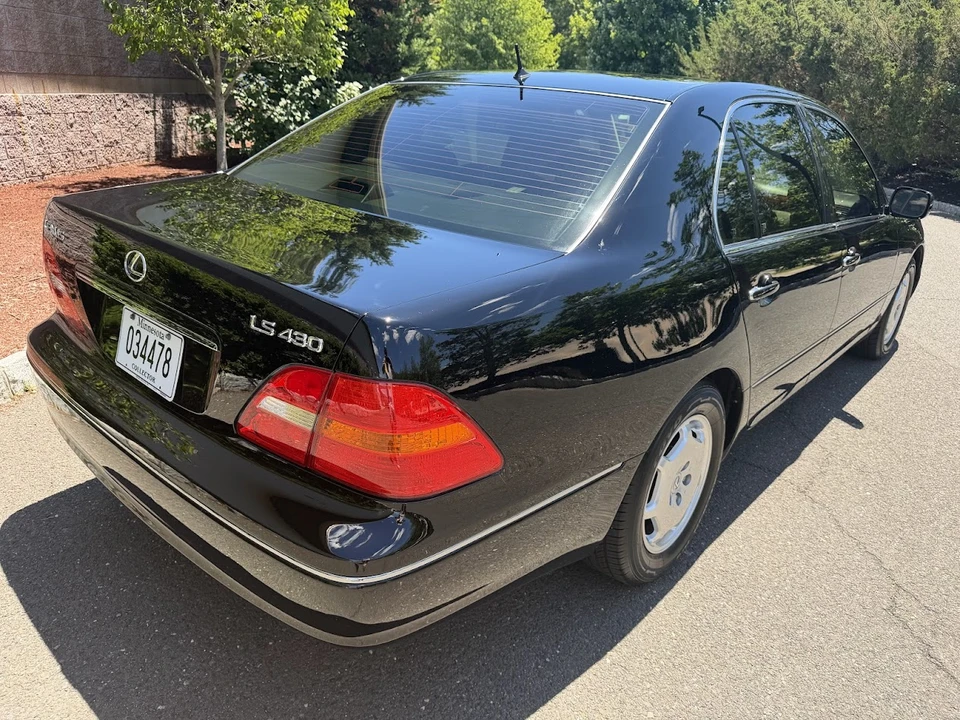 2002 Lexus LS 3rd Gen - Image 22 of 31