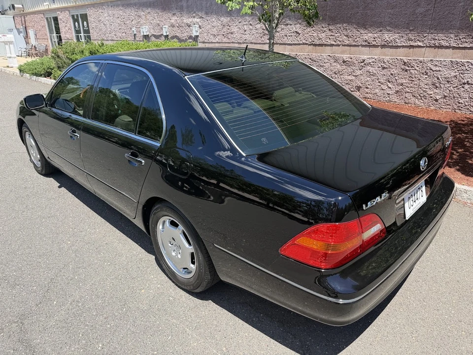 2002 Lexus LS 3rd Gen - Image 23 of 31
