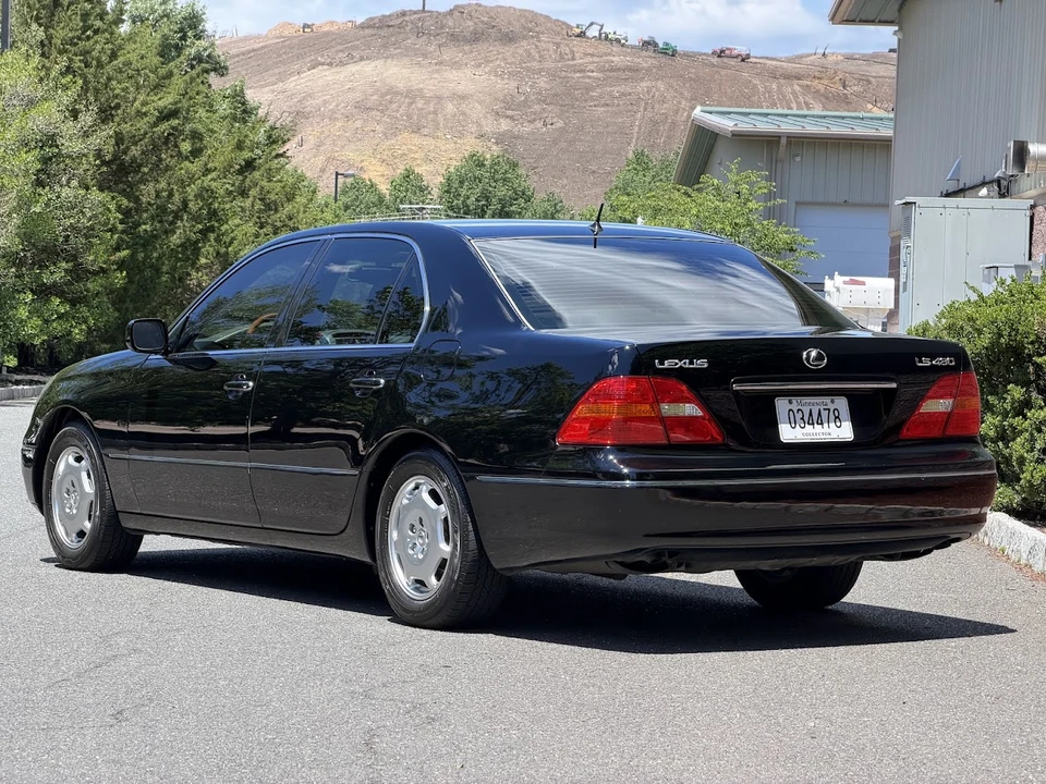 2002 Lexus LS 3rd Gen - Image 24 of 31