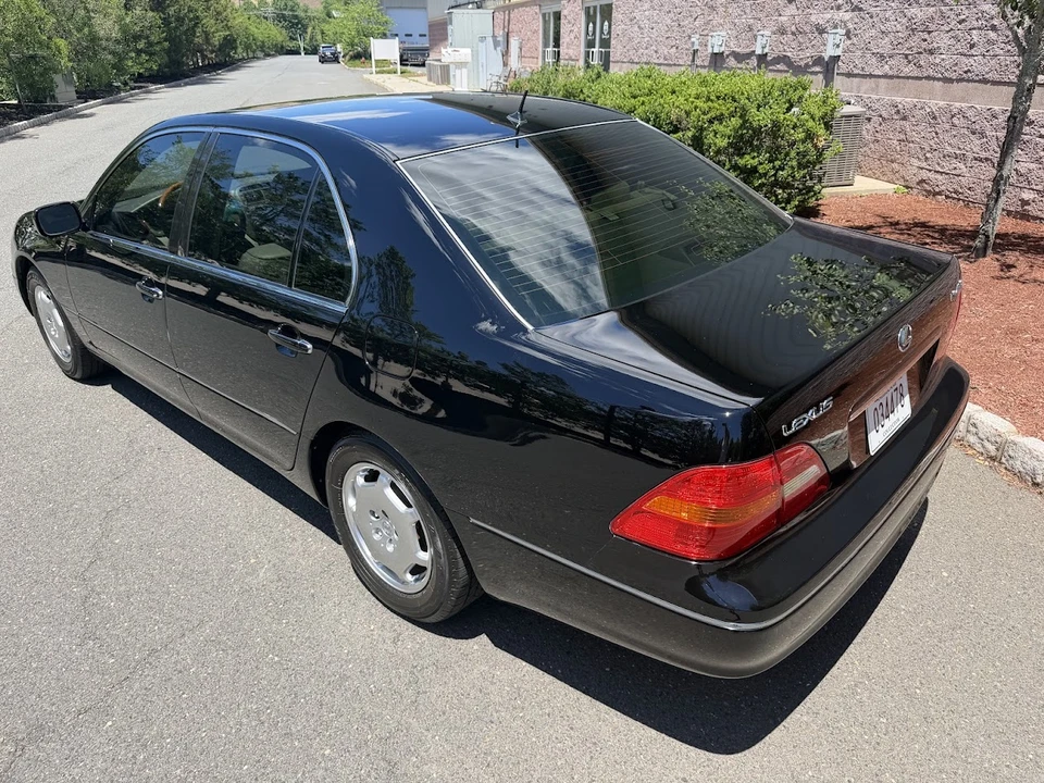 2002 Lexus LS 3rd Gen - Image 25 of 31