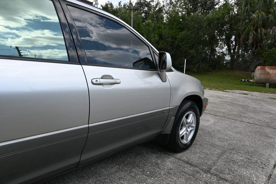 2002 Lexus RX 1st Gen - Image 27 of 31