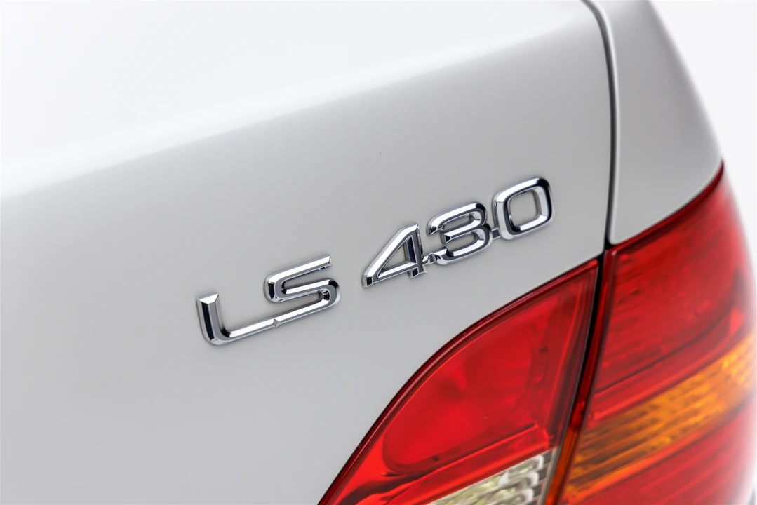 2003 Lexus LS 3rd Gen - Image 22 of 31