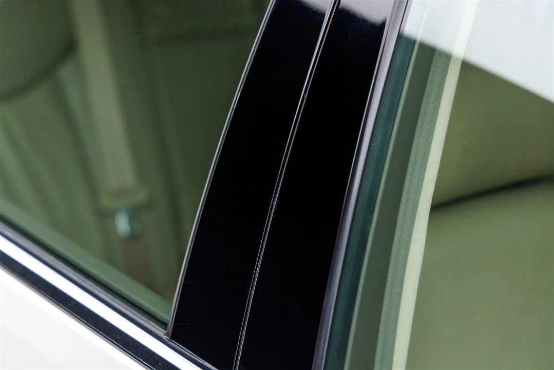 2003 Lexus LS 3rd Gen - Image 26 of 31