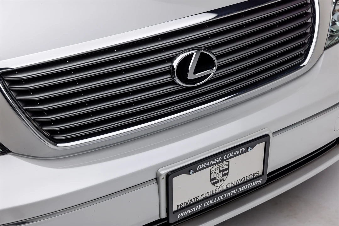 2003 Lexus LS 3rd Gen - Image 14 of 31