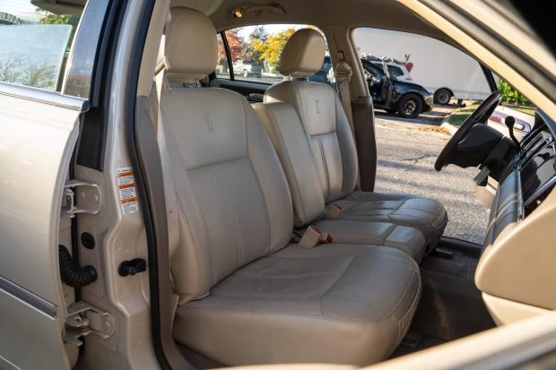 2003 Lincoln Town Car - Image 4 of 7