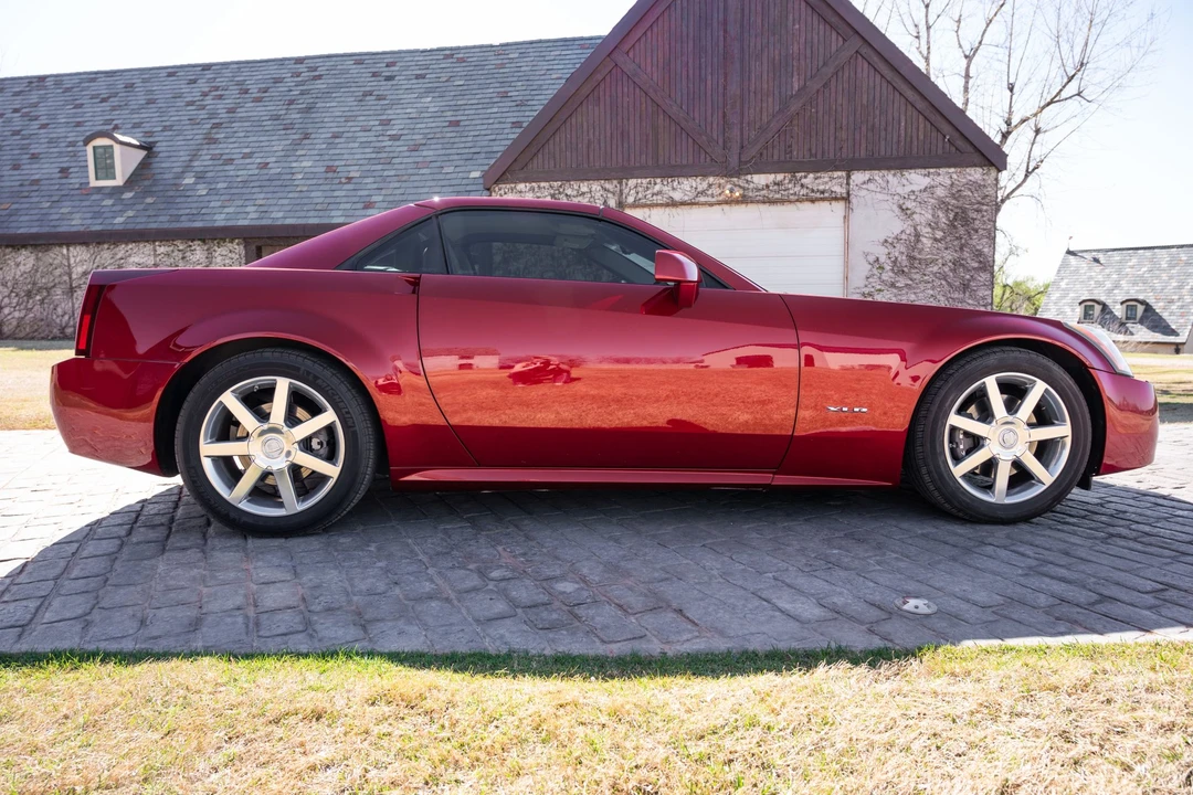 2004 Cadillac XLR - Image 8 of 31