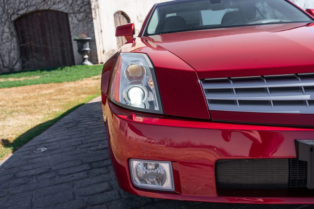 2004 Cadillac XLR - Image 10 of 31