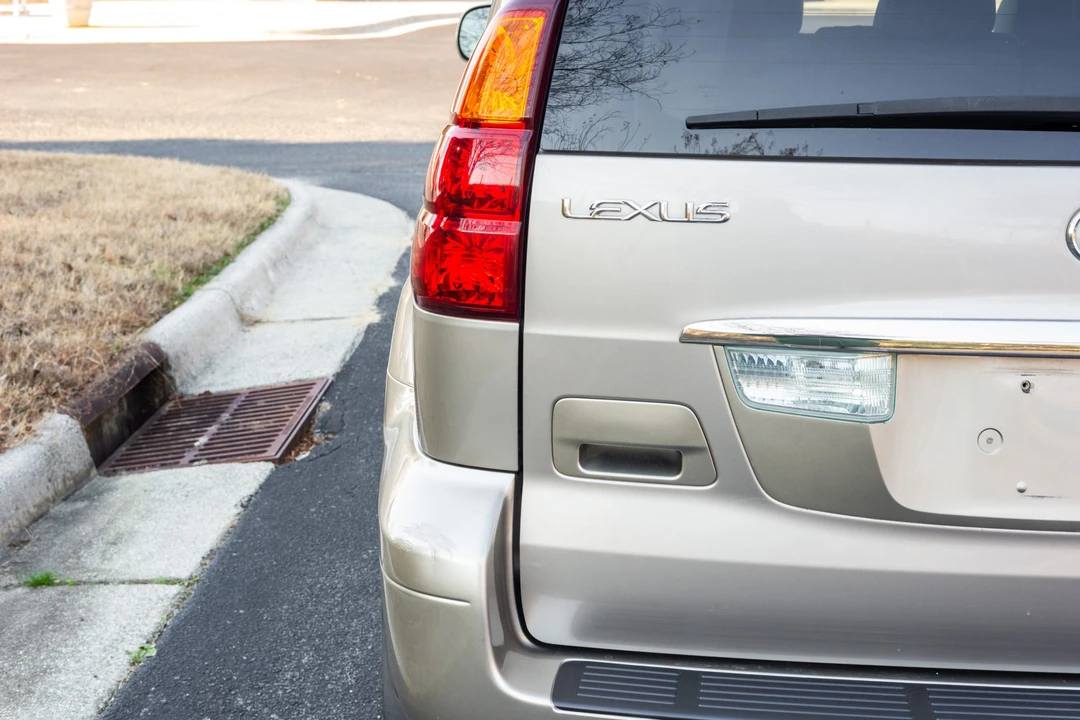 2004 Lexus GX 1st Gen - Image 16 of 31