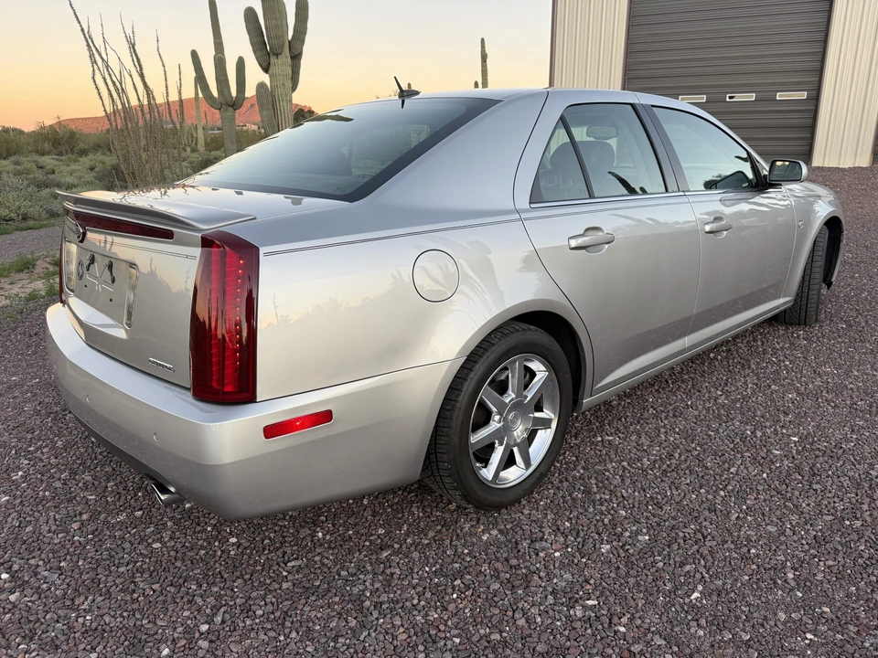 2005 Cadillac STS - Image 9 of 31