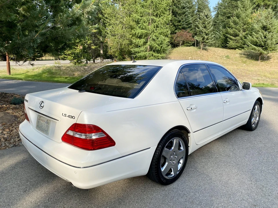 2005 Lexus LS 3rd Gen - Image 7 of 31