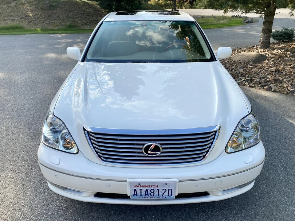 2005 Lexus LS 3rd Gen - Image 11 of 31