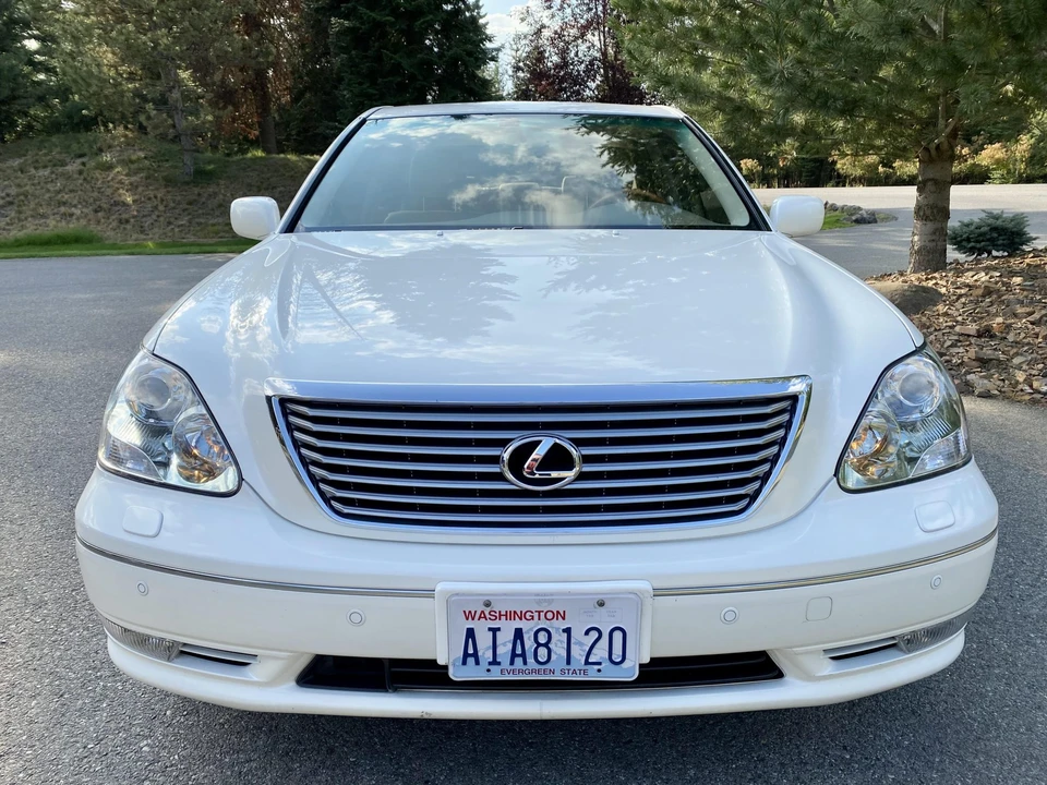 2005 Lexus LS 3rd Gen - Image 12 of 31