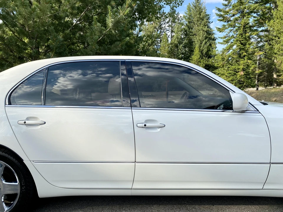 2005 Lexus LS 3rd Gen - Image 22 of 31